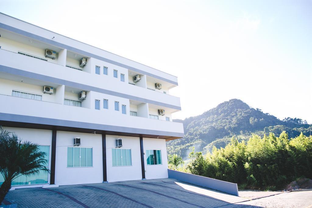 Hotel Bergozza 南河镇 外观 照片